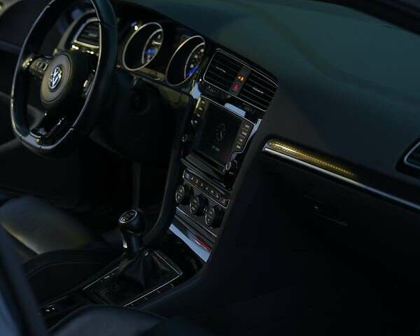 Черный Фольксваген Гольф Р, объемом двигателя 1.98 л и пробегом 176 тыс. км за 14799 $, фото 12 на Automoto.ua