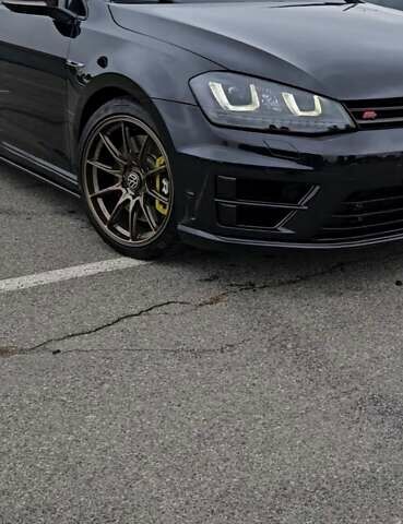 Черный Фольксваген Гольф Р, объемом двигателя 2 л и пробегом 141 тыс. км за 18500 $, фото 1 на Automoto.ua