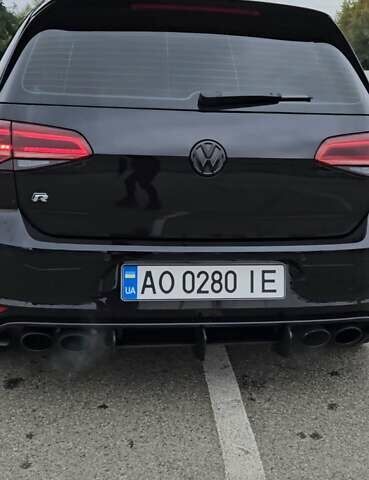 Черный Фольксваген Гольф Р, объемом двигателя 2 л и пробегом 141 тыс. км за 18500 $, фото 5 на Automoto.ua