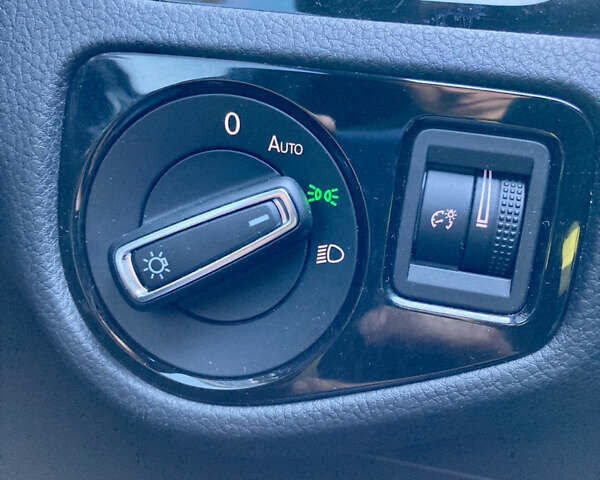 Черный Фольксваген Гольф Р, объемом двигателя 2 л и пробегом 70 тыс. км за 22900 $, фото 30 на Automoto.ua