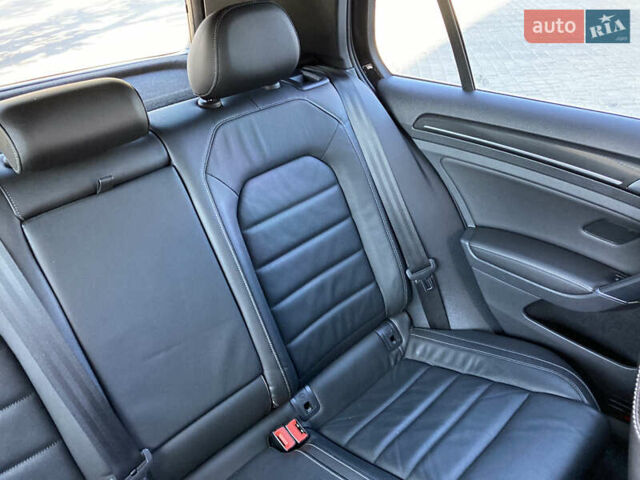 Черный Фольксваген Гольф Р, объемом двигателя 2 л и пробегом 70 тыс. км за 20700 $, фото 15 на Automoto.ua