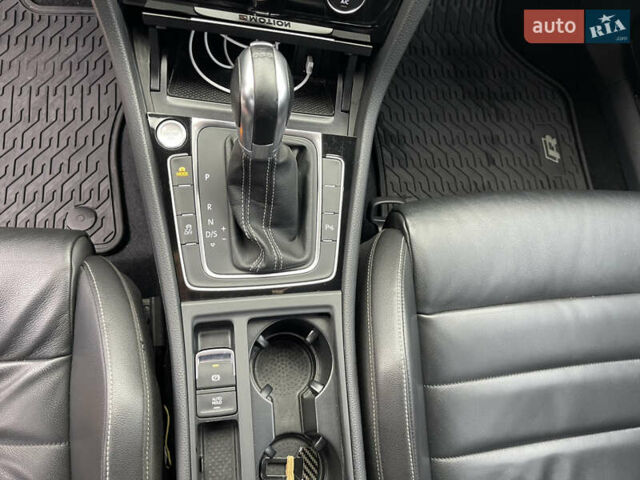 Чорний Фольксваген Гольф Р, об'ємом двигуна 2 л та пробігом 99 тис. км за 20999 $, фото 18 на Automoto.ua