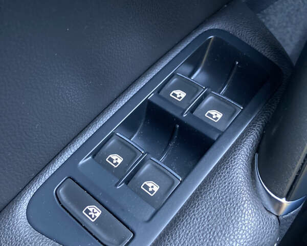 Черный Фольксваген Гольф Р, объемом двигателя 2 л и пробегом 70 тыс. км за 22900 $, фото 31 на Automoto.ua