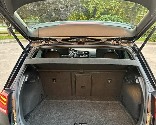 Черный Фольксваген Гольф Р, объемом двигателя 2 л и пробегом 109 тыс. км за 21999 $, фото 16 на Automoto.ua