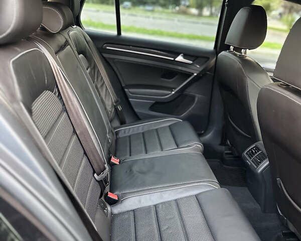 Черный Фольксваген Гольф Р, объемом двигателя 2 л и пробегом 109 тыс. км за 21999 $, фото 20 на Automoto.ua