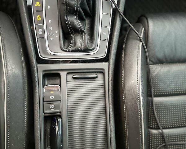 Чорний Фольксваген Гольф Р, об'ємом двигуна 2 л та пробігом 109 тис. км за 21999 $, фото 13 на Automoto.ua