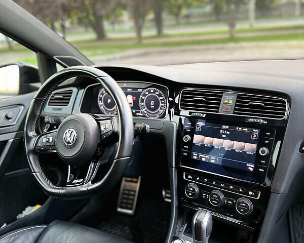 Черный Фольксваген Гольф Р, объемом двигателя 2 л и пробегом 109 тыс. км за 21999 $, фото 10 на Automoto.ua