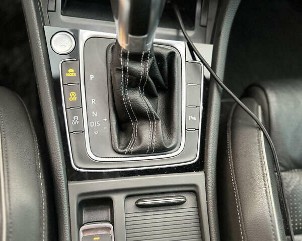 Чорний Фольксваген Гольф Р, об'ємом двигуна 2 л та пробігом 109 тис. км за 21999 $, фото 14 на Automoto.ua