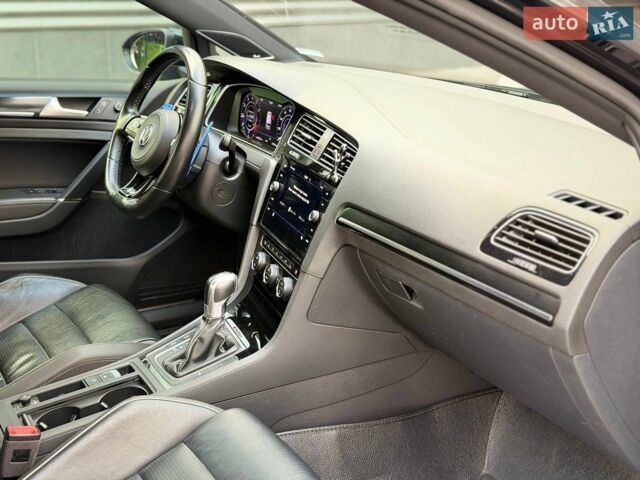 Черный Фольксваген Гольф Р, объемом двигателя 2 л и пробегом 177 тыс. км за 22000 $, фото 18 на Automoto.ua