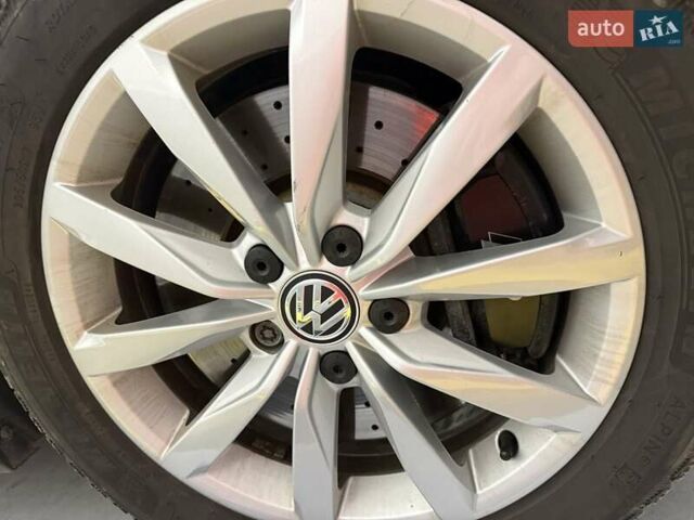 Черный Фольксваген Гольф Р, объемом двигателя 1.98 л и пробегом 96 тыс. км за 29000 $, фото 6 на Automoto.ua