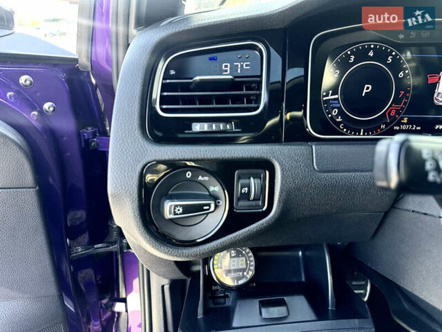 Фіолетовий Фольксваген Гольф Р, об'ємом двигуна 2 л та пробігом 77 тис. км за 29500 $, фото 22 на Automoto.ua