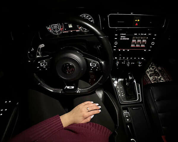 Красный Фольксваген Гольф Р, объемом двигателя 2 л и пробегом 77 тыс. км за 29199 $, фото 7 на Automoto.ua