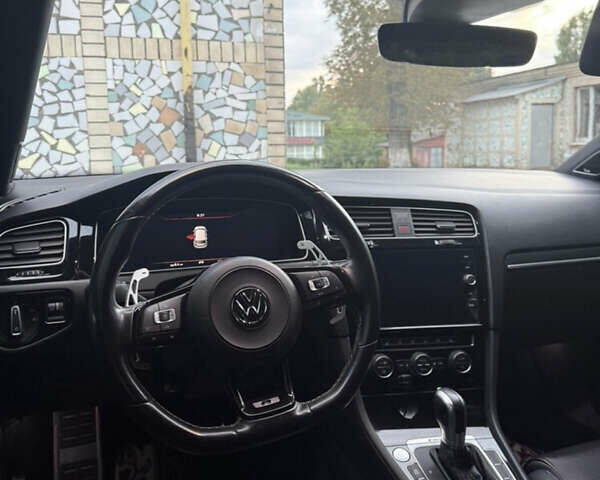 Красный Фольксваген Гольф Р, объемом двигателя 2 л и пробегом 77 тыс. км за 29199 $, фото 9 на Automoto.ua