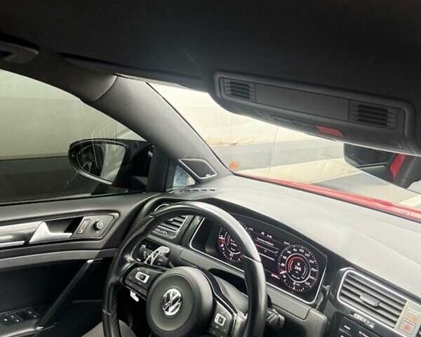 Красный Фольксваген Гольф Р, объемом двигателя 2 л и пробегом 77 тыс. км за 29199 $, фото 6 на Automoto.ua