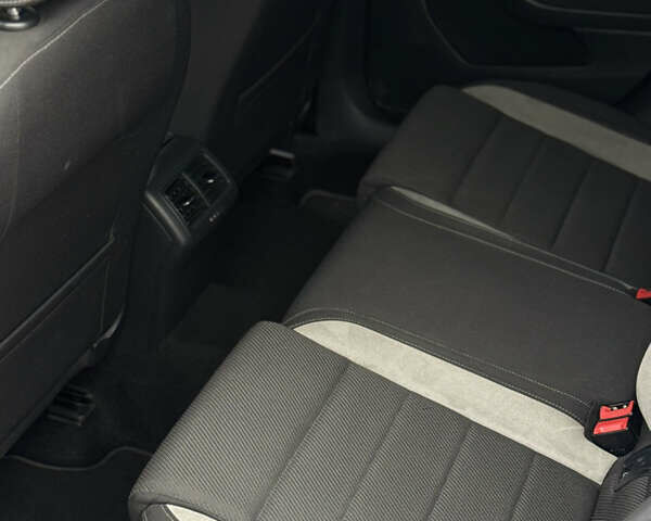 Серый Фольксваген Гольф Р, объемом двигателя 2 л и пробегом 193 тыс. км за 16000 $, фото 25 на Automoto.ua