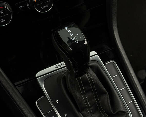 Серый Фольксваген Гольф Р, объемом двигателя 2 л и пробегом 193 тыс. км за 16000 $, фото 37 на Automoto.ua