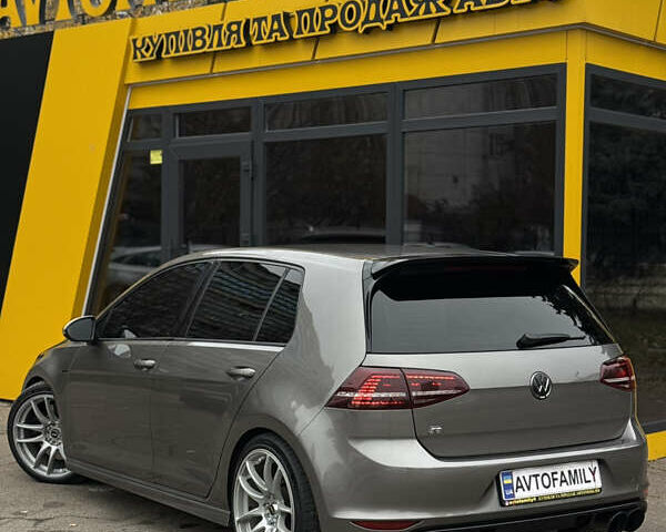 Серый Фольксваген Гольф Р, объемом двигателя 2 л и пробегом 193 тыс. км за 16000 $, фото 5 на Automoto.ua