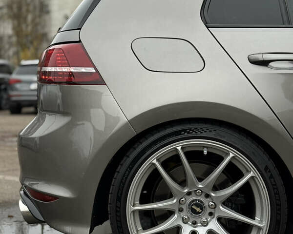 Серый Фольксваген Гольф Р, объемом двигателя 2 л и пробегом 193 тыс. км за 16000 $, фото 12 на Automoto.ua