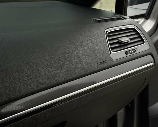 Серый Фольксваген Гольф Р, объемом двигателя 2 л и пробегом 193 тыс. км за 16000 $, фото 40 на Automoto.ua