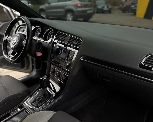 Серый Фольксваген Гольф Р, объемом двигателя 2 л и пробегом 193 тыс. км за 16000 $, фото 20 на Automoto.ua