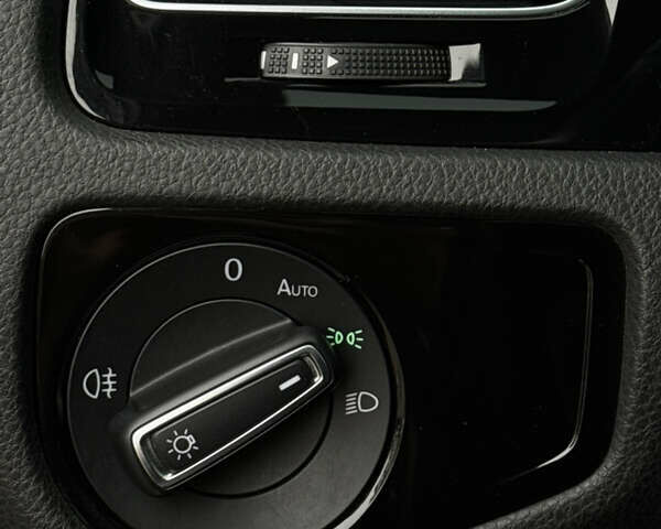 Серый Фольксваген Гольф Р, объемом двигателя 2 л и пробегом 193 тыс. км за 16000 $, фото 29 на Automoto.ua