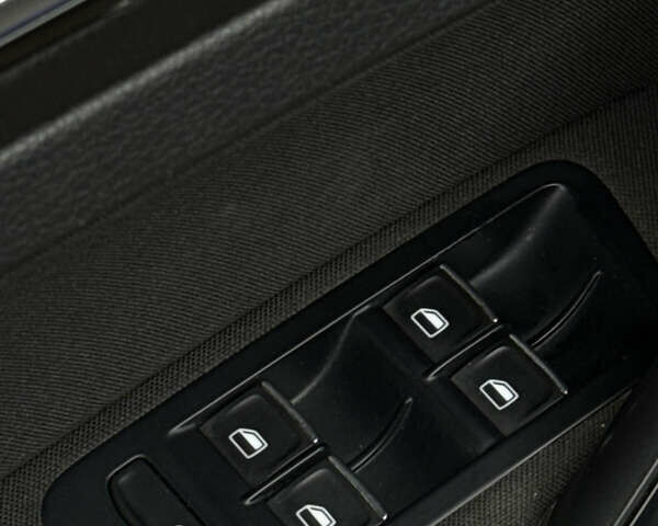 Серый Фольксваген Гольф Р, объемом двигателя 2 л и пробегом 193 тыс. км за 16000 $, фото 27 на Automoto.ua