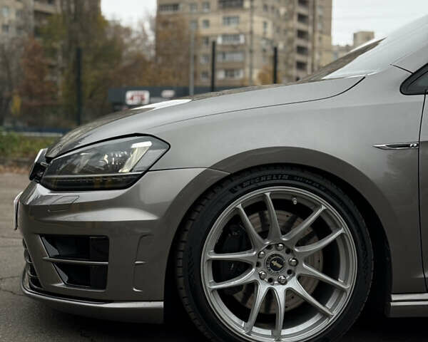 Серый Фольксваген Гольф Р, объемом двигателя 2 л и пробегом 193 тыс. км за 16000 $, фото 8 на Automoto.ua