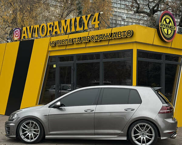 Серый Фольксваген Гольф Р, объемом двигателя 2 л и пробегом 193 тыс. км за 16000 $, фото 7 на Automoto.ua