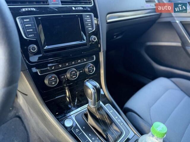 Сірий Фольксваген Гольф Р, об'ємом двигуна 1.98 л та пробігом 142 тис. км за 19500 $, фото 14 на Automoto.ua