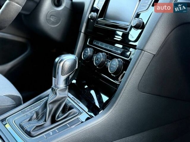 Серый Фольксваген Гольф Р, объемом двигателя 1.98 л и пробегом 142 тыс. км за 18500 $, фото 21 на Automoto.ua