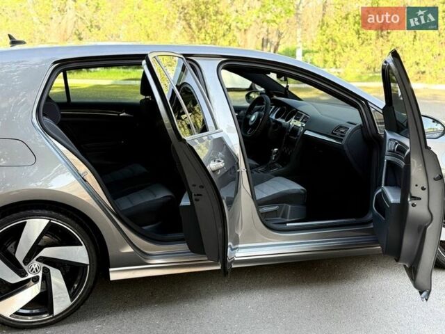 Серый Фольксваген Гольф Р, объемом двигателя 1.98 л и пробегом 142 тыс. км за 18500 $, фото 13 на Automoto.ua