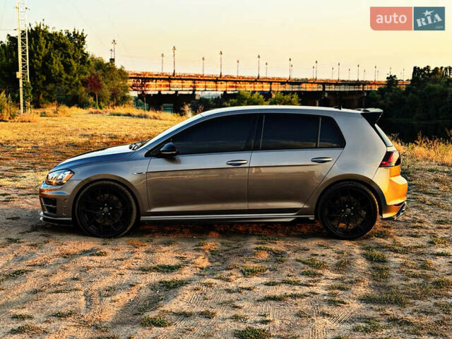 Серый Фольксваген Гольф Р, объемом двигателя 2 л и пробегом 155 тыс. км за 22900 $, фото 5 на Automoto.ua