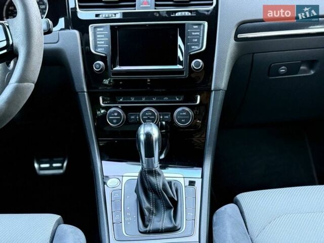 Серый Фольксваген Гольф Р, объемом двигателя 1.98 л и пробегом 142 тыс. км за 18500 $, фото 23 на Automoto.ua