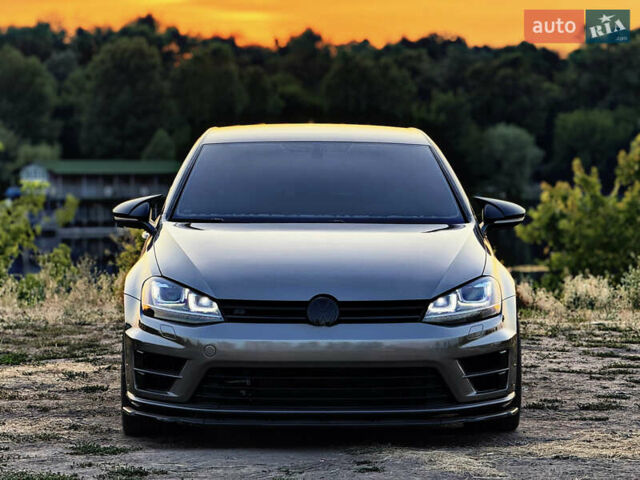 Серый Фольксваген Гольф Р, объемом двигателя 2 л и пробегом 155 тыс. км за 22900 $, фото 2 на Automoto.ua