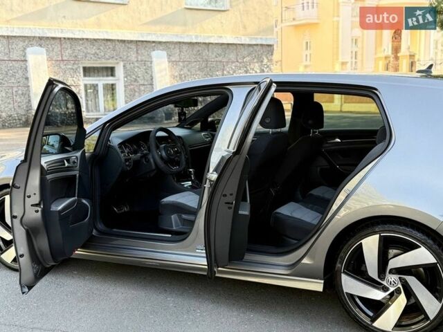 Серый Фольксваген Гольф Р, объемом двигателя 1.98 л и пробегом 142 тыс. км за 18500 $, фото 14 на Automoto.ua