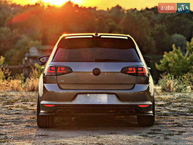 Серый Фольксваген Гольф Р, объемом двигателя 2 л и пробегом 155 тыс. км за 22900 $, фото 7 на Automoto.ua