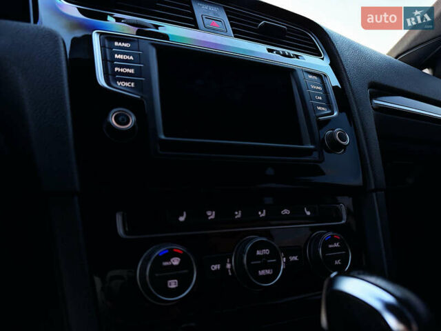 Серый Фольксваген Гольф Р, объемом двигателя 2 л и пробегом 155 тыс. км за 22900 $, фото 18 на Automoto.ua