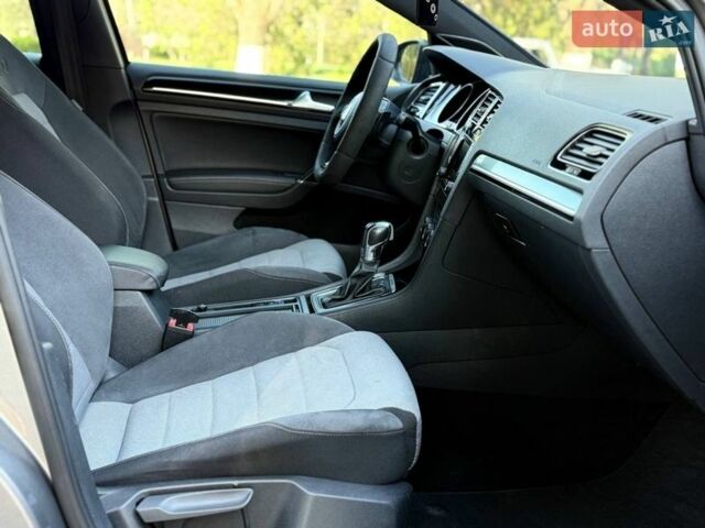 Серый Фольксваген Гольф Р, объемом двигателя 1.98 л и пробегом 142 тыс. км за 18500 $, фото 22 на Automoto.ua