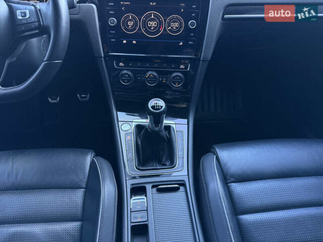 Серый Фольксваген Гольф Р, объемом двигателя 1.97 л и пробегом 143 тыс. км за 23999 $, фото 61 на Automoto.ua