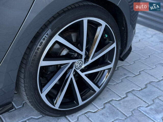 Серый Фольксваген Гольф Р, объемом двигателя 1.97 л и пробегом 143 тыс. км за 23999 $, фото 11 на Automoto.ua