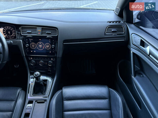 Серый Фольксваген Гольф Р, объемом двигателя 1.97 л и пробегом 143 тыс. км за 23999 $, фото 57 на Automoto.ua