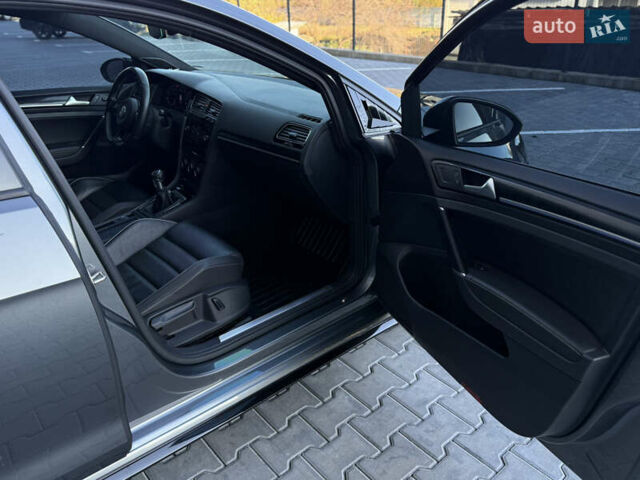 Серый Фольксваген Гольф Р, объемом двигателя 1.97 л и пробегом 143 тыс. км за 23999 $, фото 110 на Automoto.ua