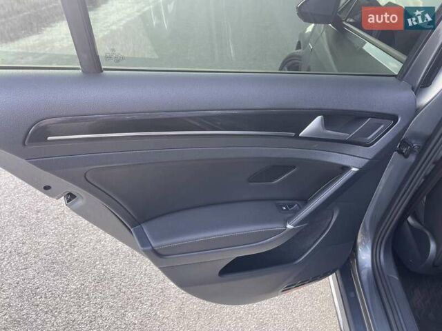 Серый Фольксваген Гольф Р, объемом двигателя 1.98 л и пробегом 50 тыс. км за 26500 $, фото 6 на Automoto.ua