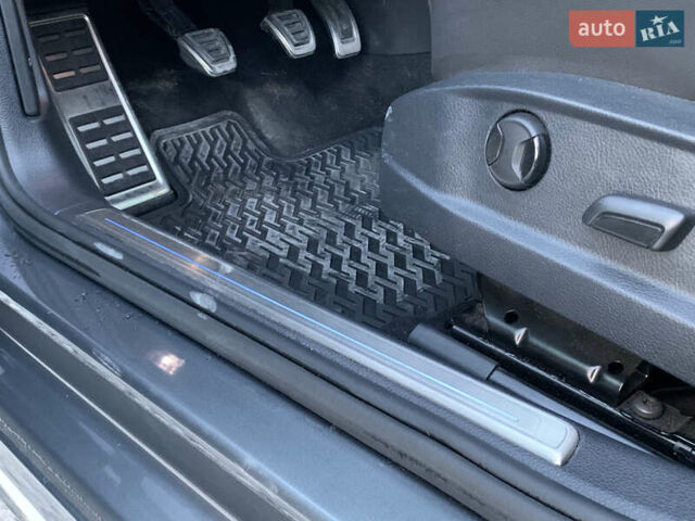 Сірий Фольксваген Гольф Р, об'ємом двигуна 2 л та пробігом 134 тис. км за 25500 $, фото 32 на Automoto.ua