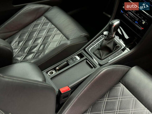 Синий Фольксваген Гольф Р, объемом двигателя 2 л и пробегом 123 тыс. км за 18500 $, фото 68 на Automoto.ua