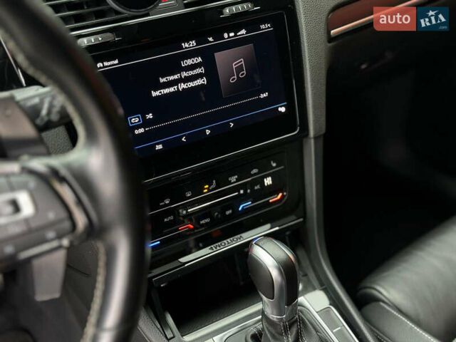 Синий Фольксваген Гольф Р, объемом двигателя 2 л и пробегом 123 тыс. км за 18500 $, фото 82 на Automoto.ua