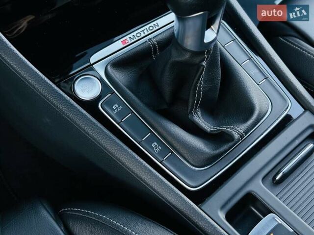 Синій Фольксваген Гольф Р, об'ємом двигуна 2 л та пробігом 67 тис. км за 25500 $, фото 123 на Automoto.ua