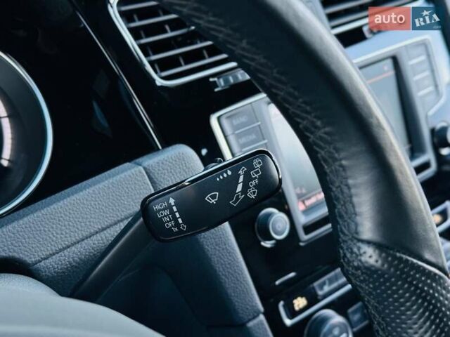 Синій Фольксваген Гольф Р, об'ємом двигуна 2 л та пробігом 67 тис. км за 25500 $, фото 143 на Automoto.ua