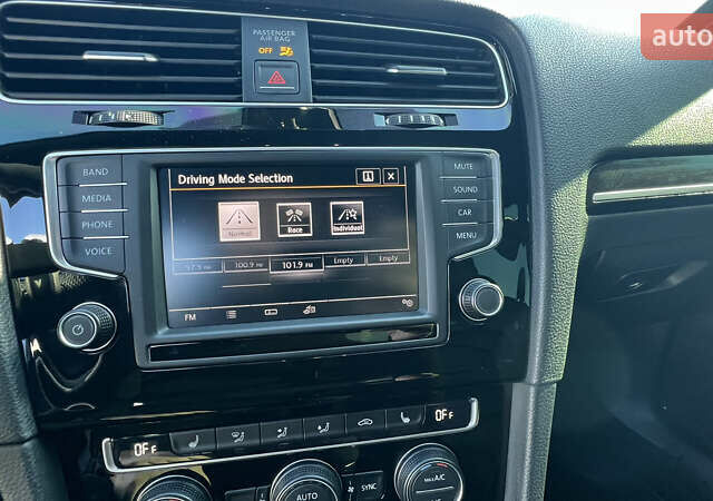 Синий Фольксваген Гольф Р, объемом двигателя 2 л и пробегом 81 тыс. км за 16888 $, фото 49 на Automoto.ua