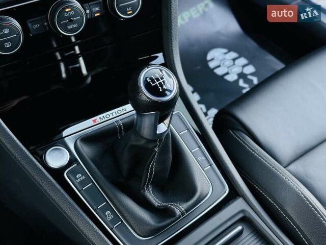 Синій Фольксваген Гольф Р, об'ємом двигуна 2 л та пробігом 67 тис. км за 25500 $, фото 122 на Automoto.ua